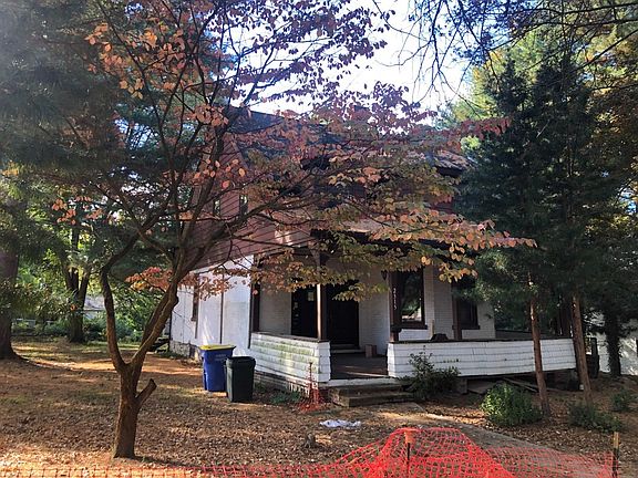 2nd image of 2315 Page St