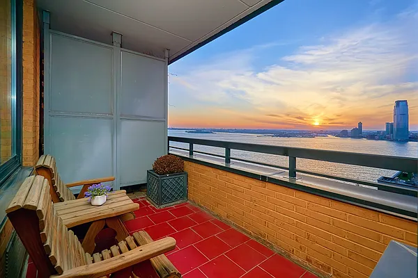 Sold by Compass | media 4