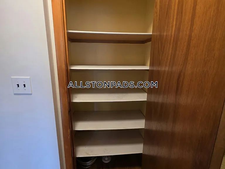 28 Brentwood St #7 — Photo 2