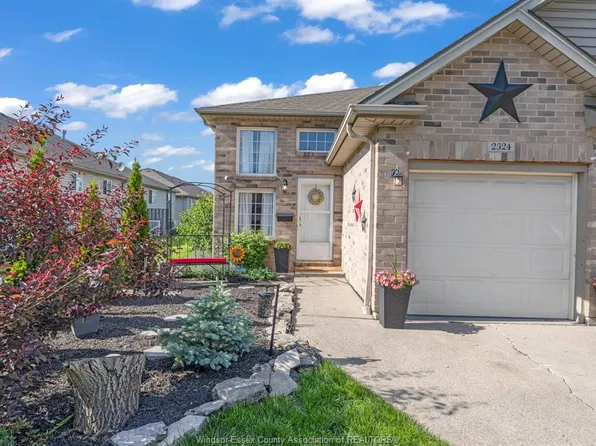 2324 Lamont St, Windsor, ON N9E 4X3