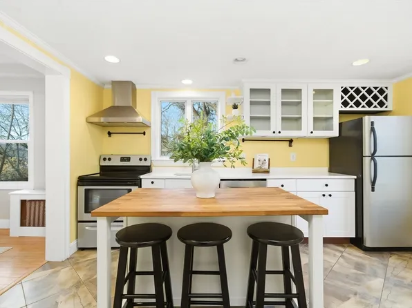 49 Spruce St, Winchester, MA 01890