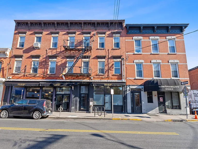 226 Webster Ave #2 — Photo 17