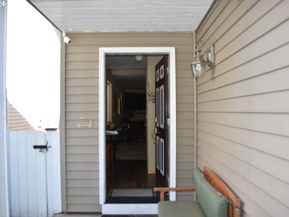 2nd image of 8423 NE 37th Cir