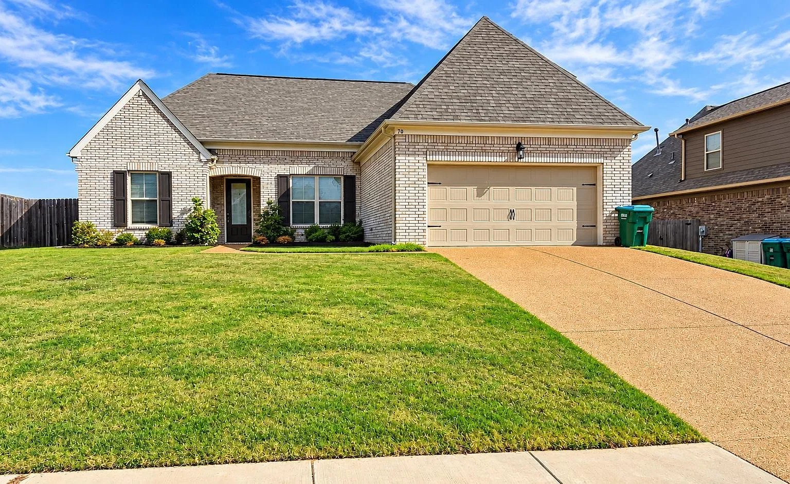 4 bed, 3.0 bath, 2400 sqft, $2,300 — Photo 1