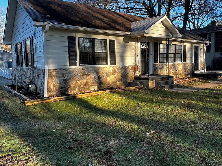 2415 Hamill Rd — Photo 16