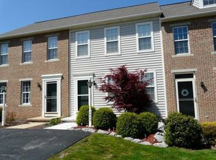2843 Woodmont Dr, York, PA 17404