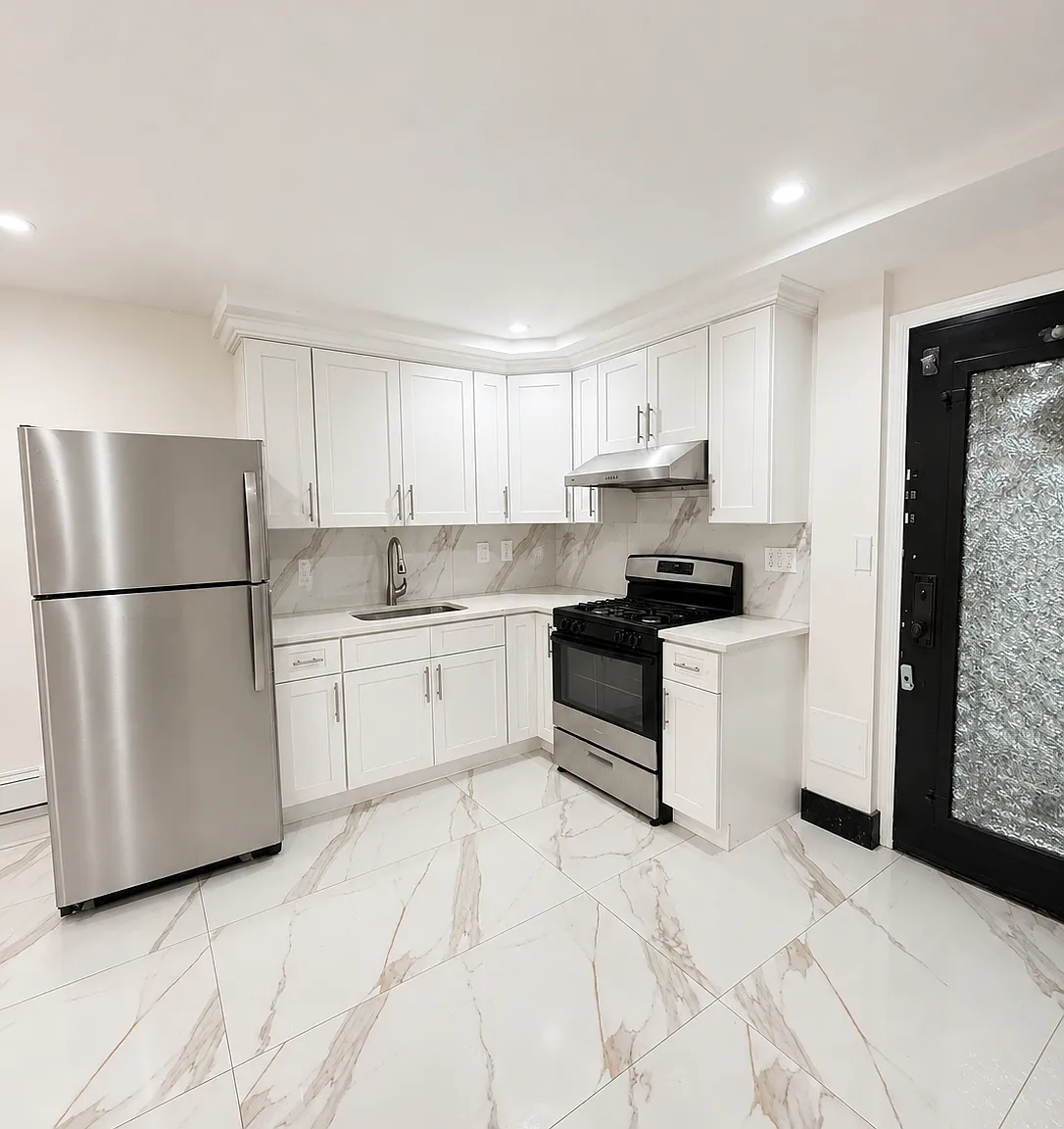 2 bed, 550 sqft, $2,200 — Photo 1