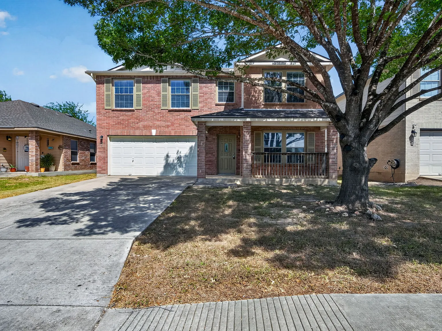 4 bed, 2420 sqft, $1,925 — Photo 2