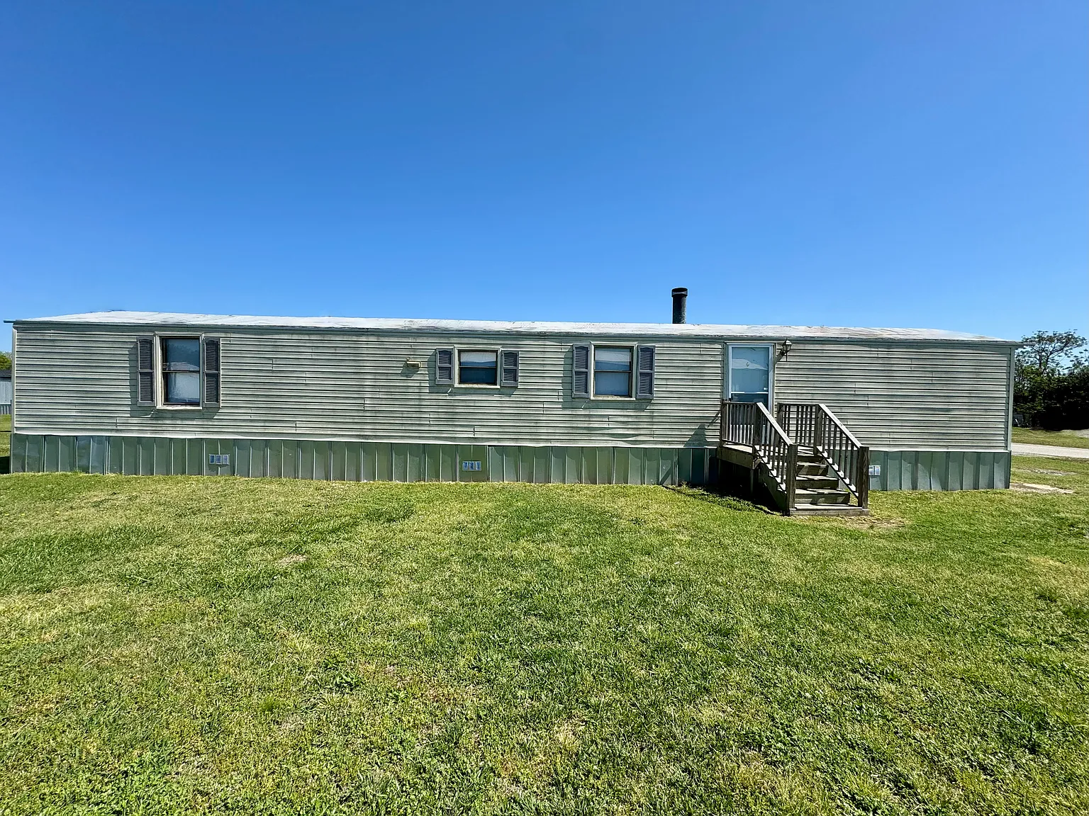 2 bed, $895 — Photo 1