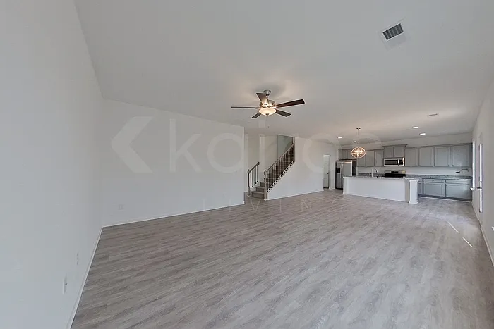 4 bed, 2.5 bath, 2340 sqft, $2,395 — Photo 4
