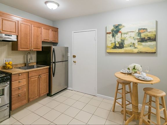 5th image of 412 Langley Rd APT 2