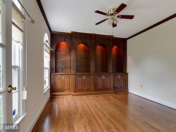 4th image of 5956 Fairview Woods Dr