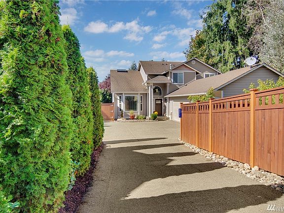 4th image of 8011 4th Pl NE