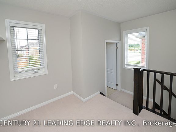 4th image of 1005 Diefenbaker St