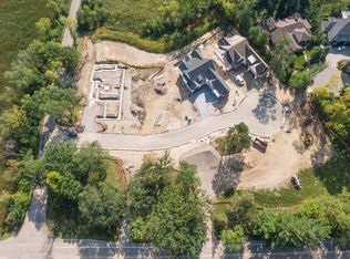 16510 Island Oaks Ct, Wayzata, MN 55391