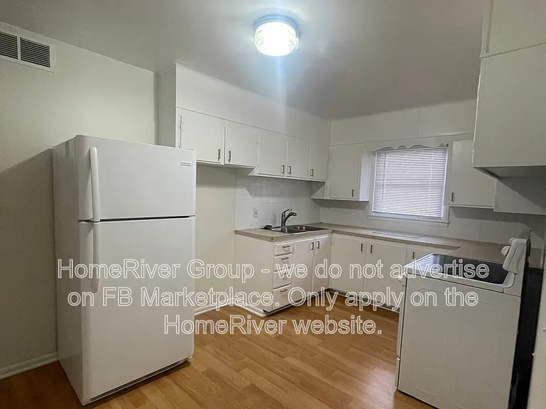 110 SW 10th St #4 — Photo 4