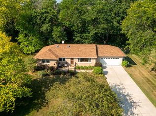 12715 W Nicolet Dr, New Berlin, WI 53151