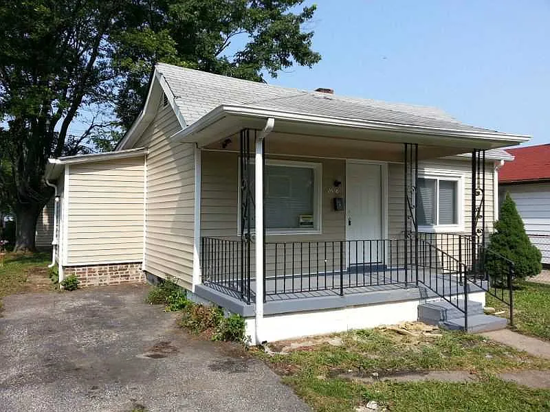 2618 Foltz St photo 1