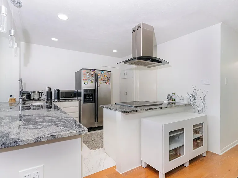 1620 W Northgate Dr — Photo 19