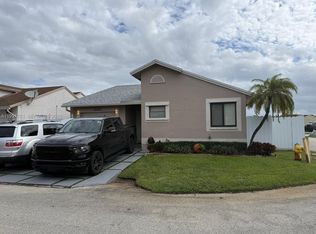 1041 SW 111th Ave, Pembroke Pines, FL 33025