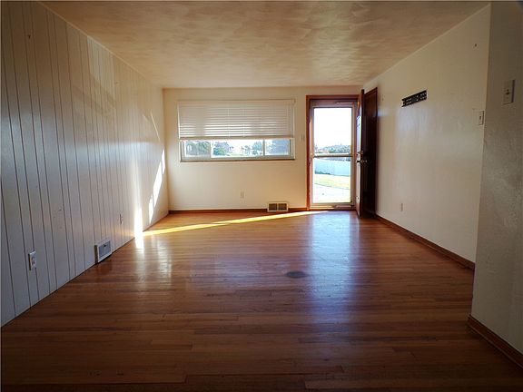 2nd image of 125 Thorncrest Dr