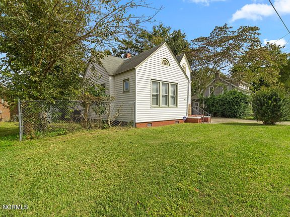 3rd image of 802 Parkview Drive