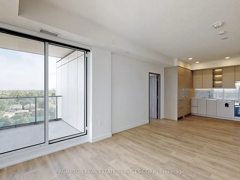 85 McMahon Dr #802 — Photo 2