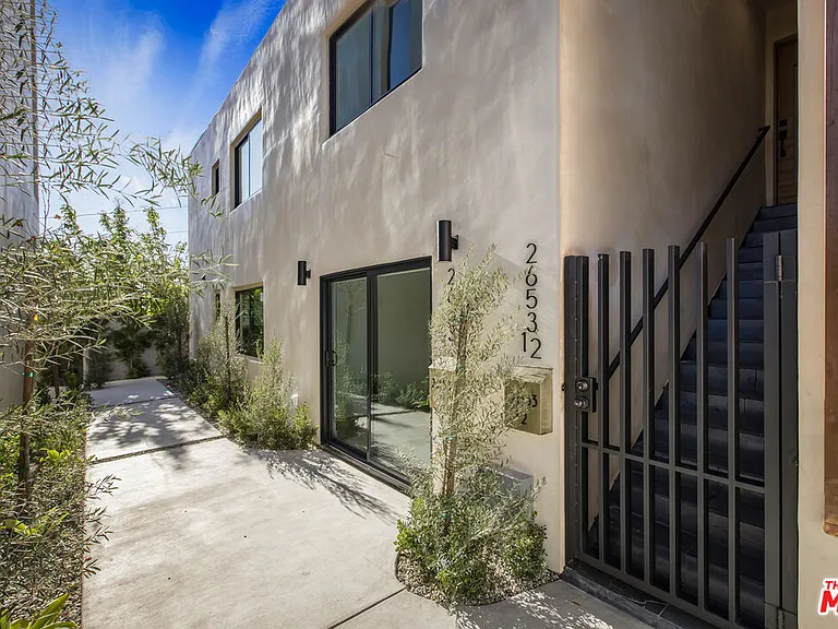 2653 Vineyard Ave — Photo 2