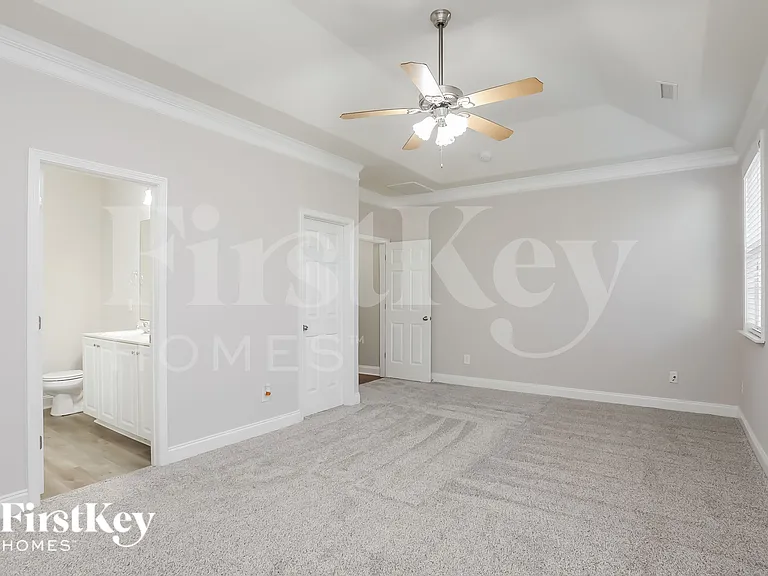 182 Norwich Dr — Photo 13