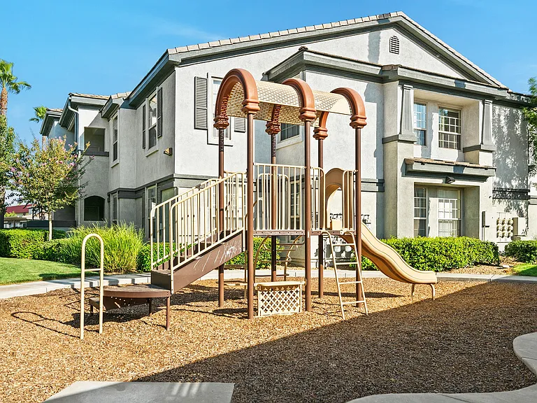 Barton Vineyard Apartments — Photo 17