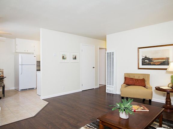 3rd image of 608 O St APT 15