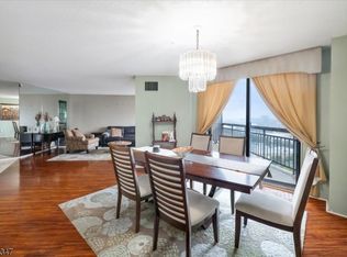 2006 Harmon Cove Tower, Secaucus Town, NJ 07094