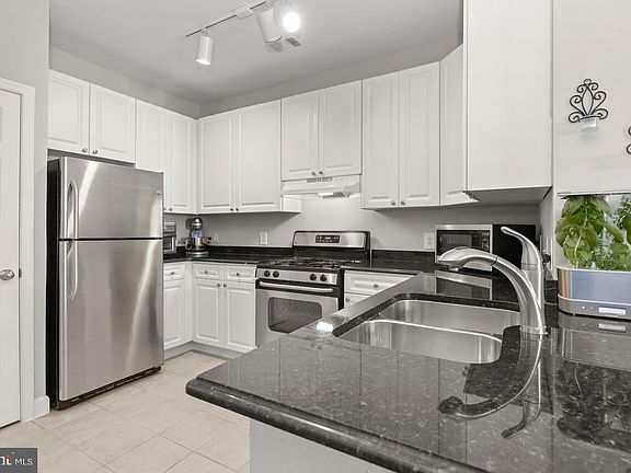 3rd image of 501 Hungerford Dr APT P94
