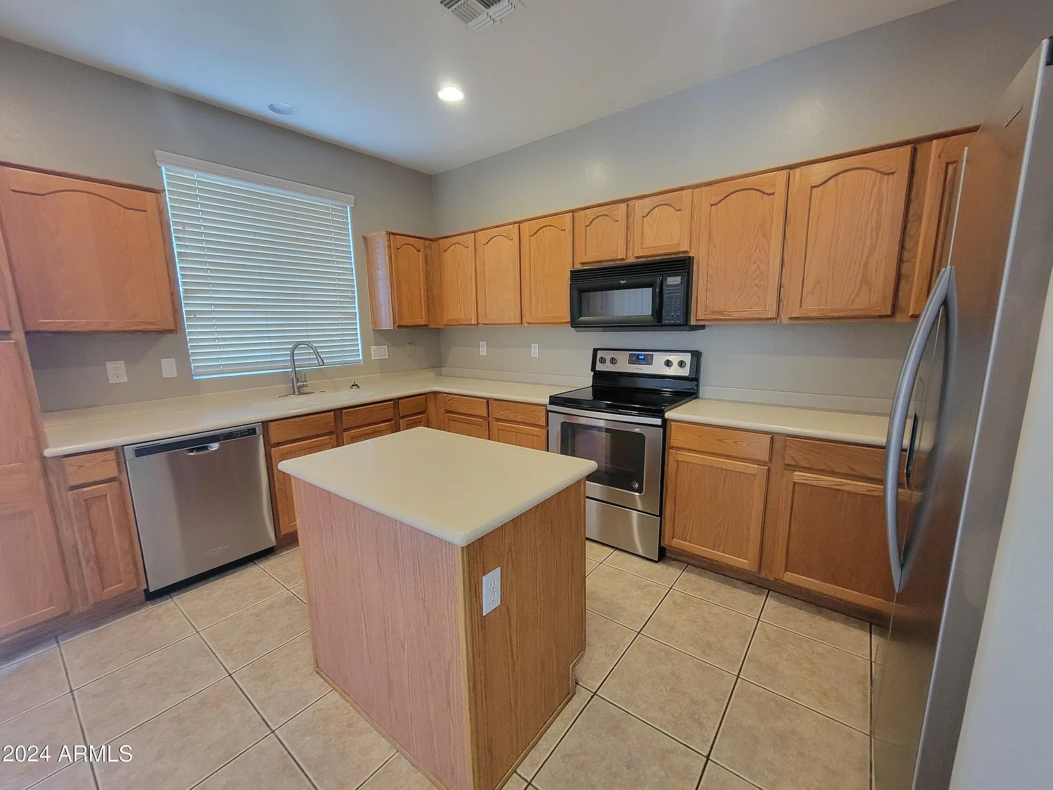4 bed, 3.0 bath, 1903 sqft, $2,195 — Photo 2