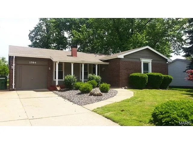 1584 Kew Gardens Dr photo 1