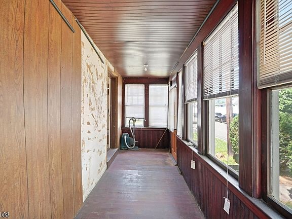 4th image of 114 Franklin Pl