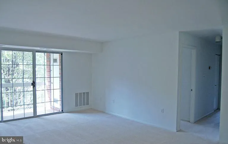1933 Wilson Ln #301 — Photo 5