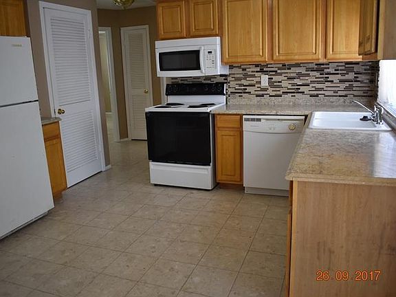3rd image of 2296 E Orangehill Ave