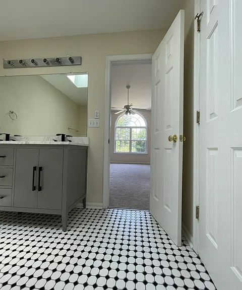 top floor bedroom, bathroom suite