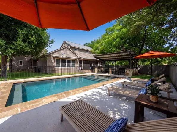 306 S Acorn St, Fredericksburg, TX 78624