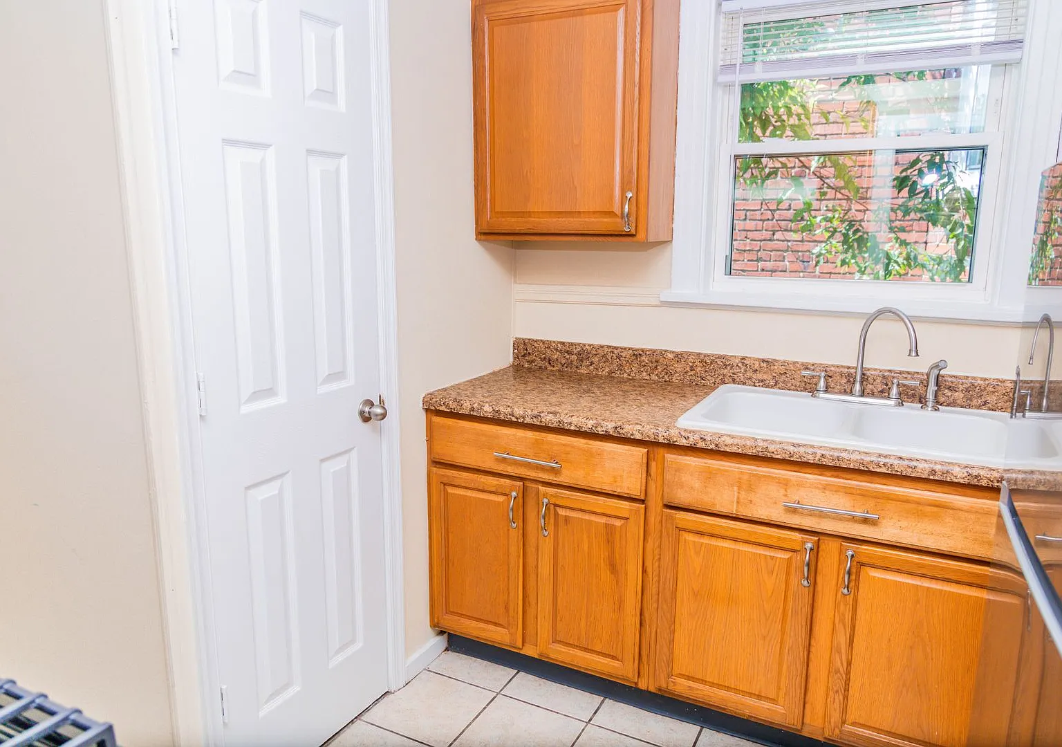 1518 Porter St — Photo 3