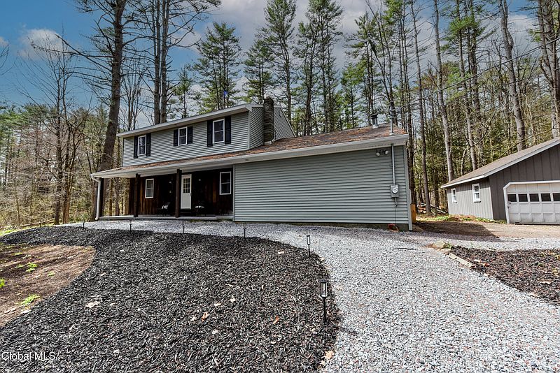 2nd image of 1011 Middleline Road