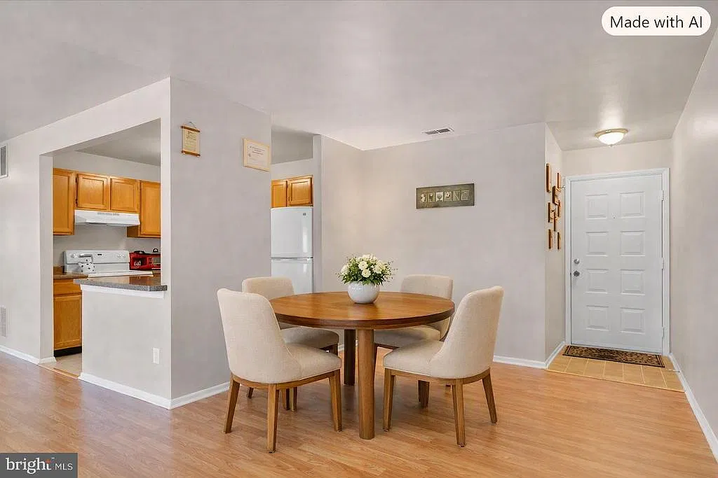 2 bed, 2.0 bath, 1148 sqft, $2,400 — Photo 2