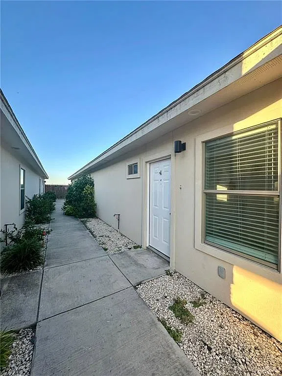 3 bed, 2.0 bath, 1150 sqft, $1,200 — Photo 2