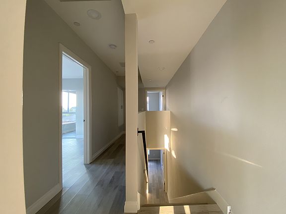 5th image of 407 1/2 N Harvard Blvd