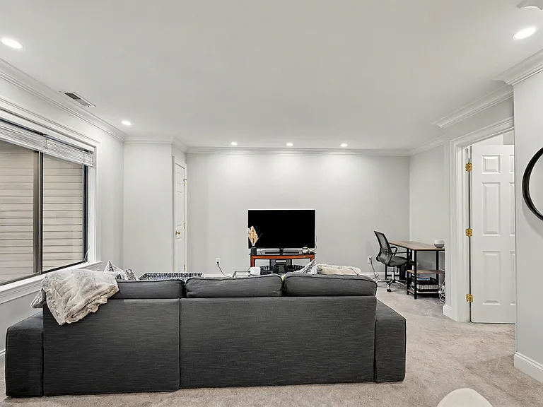 2289 Bedford St #D7 — Photo 14