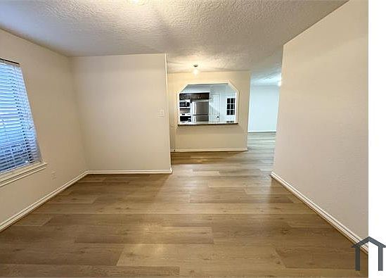 4th image of 2423 20th Ave N