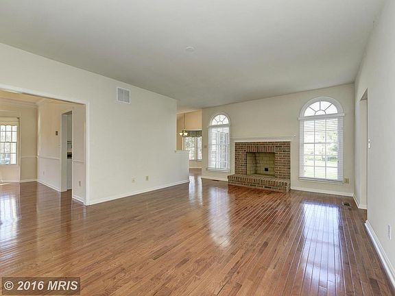 4th image of 3714 Broadrun Dr