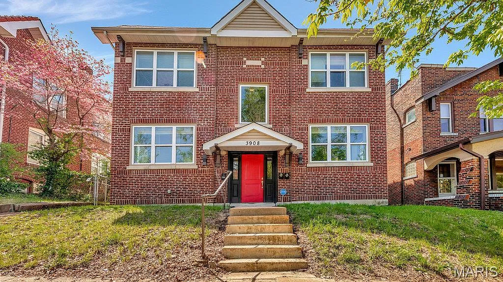 3 bed, 2.0 bath, 1927 sqft, $2,500 — Photo 1