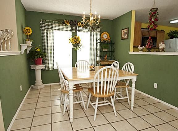 4th image of 2409 Red Oak Dr